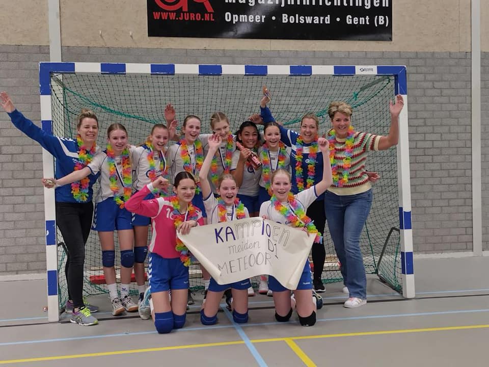 D1 overtuigend kampioen!